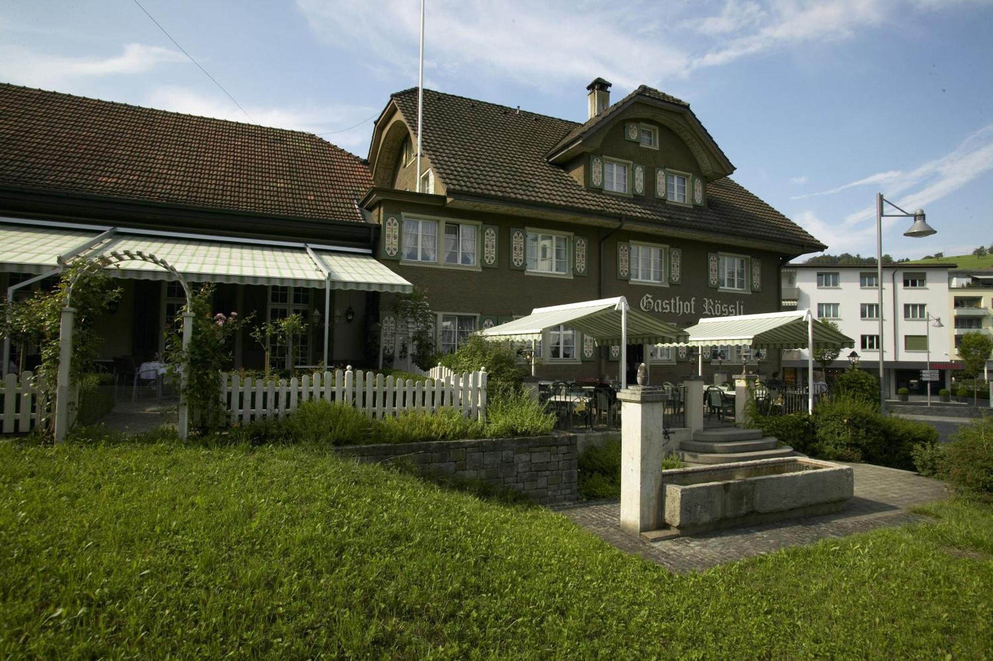 Landgasthof Hotel Roessli Ebikon エクステリア 写真